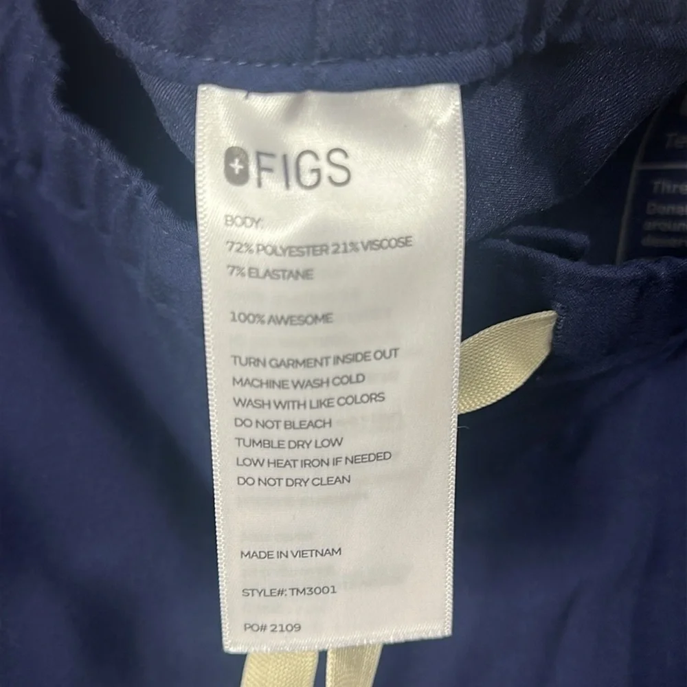 Figs Men’s Cario Cargo navy blue scrub pants size XXL.